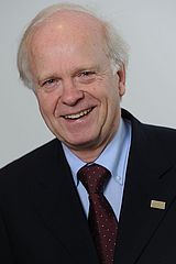 Portrait Prof. Dr. Wilfried Buchmueller