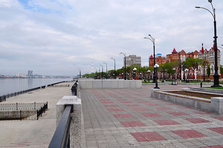 Ein weiterer Ort sino-russischer N&auml;he: Nur der Amur trennt die beiden Schwesterst&auml;dte Heihe in China und Blagoweschtschensk in Russland.