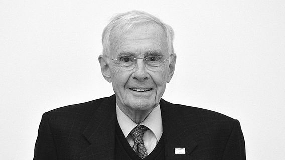 Portrait Prof. em. Dr. Kurt Pawlik