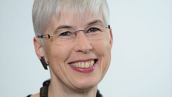 Portrait Prof. Dr. Anja Pistor-Hatam