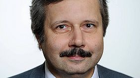 Portrait Prof. Dr. Prof. E.h. Dr. h. c. Roland Wiesendanger