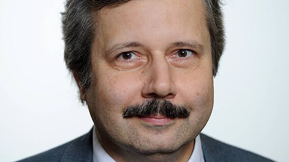 Portrait Prof. Dr. Prof. E.h. Dr. h. c. Roland Wiesendanger