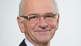 Portrait Prof. Dr. Werner Solbach