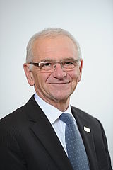 Portrait Prof. Dr. Werner Solbach