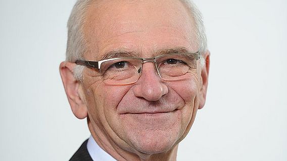 Portrait Prof. Dr. Werner Solbach