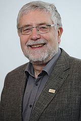 Portrait Prof. Dr. Michael Brzoska