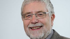 Portrait Prof. Dr. Michael Brzoska