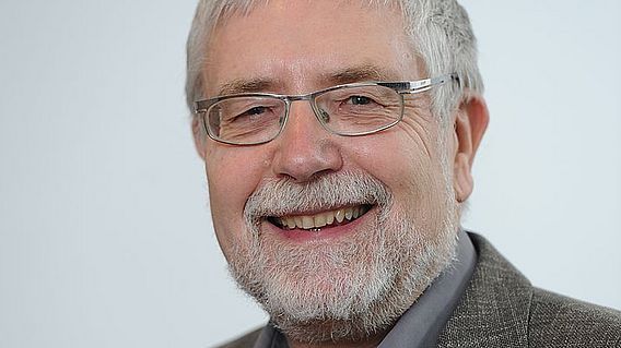 Portrait Prof. Dr. Michael Brzoska