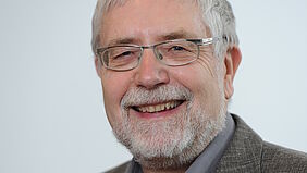 Portrait Prof. Dr. Michael Brzoska