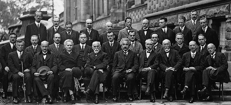 Die Solvay-Konferenzen, fr&uuml;he Gipfeltreffen zur Bew&auml;ltigung des Auseinanderdriftens der Wissenschaften: Wieviel Vielfalt vertr&auml;gt Wissenschaft und wieviel Diversit&auml;t ben&ouml;tigt sie?