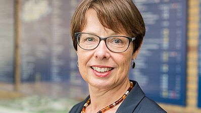 Portrait Prof. Dr. Barbara M. Bröker