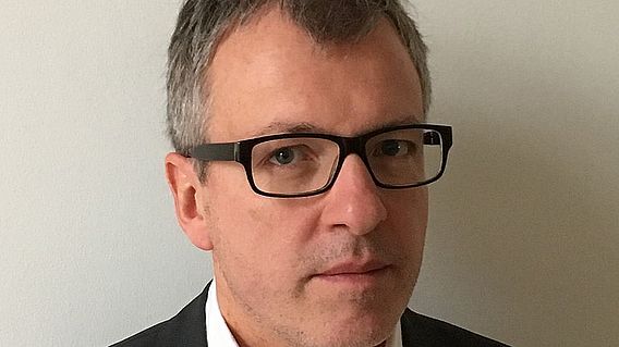 Portrait Prof. Dr. Frank Fehrenbach