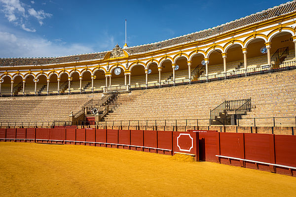 Eine leere Stierkampfarena in Sevilla, Spanien