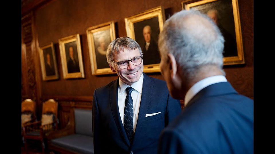 8. Hamburger Wissenschaftspreis 2023 "One Health": Portrait des Preistr&auml;gers Fabian Leendertz